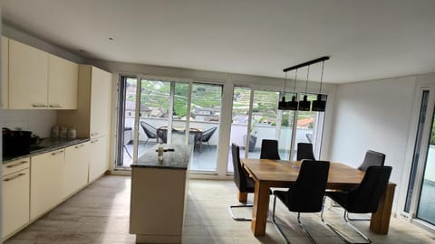 Kitchen or kitchenette, Living room, Seating area, Dining area, pet friendly