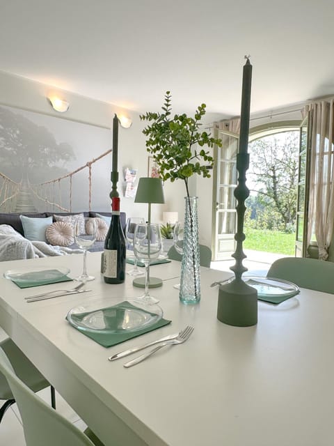 Living room, Seating area, Dining area