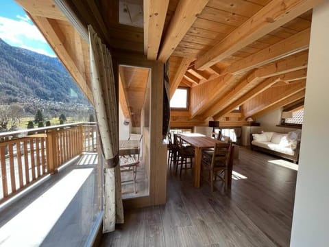 Natural landscape, View (from property/room), Balcony/Terrace, Living room, Seating area, Dining area