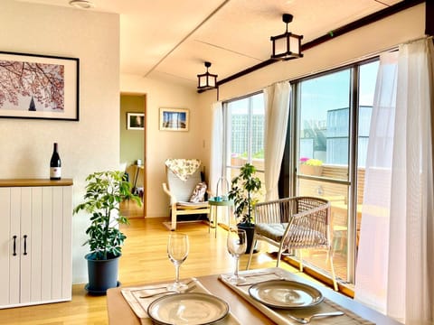 Living room, Seating area, Dining area
