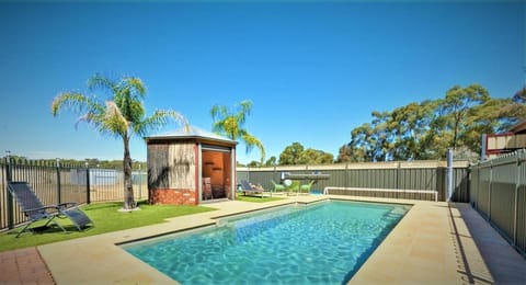 Day, Garden, Garden view, Pool view, Swimming pool, sunbed