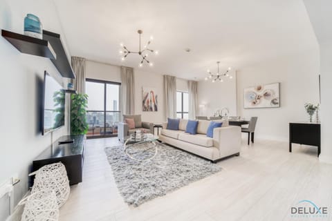 Bed, TV and multimedia, Living room, Photo of the whole room, Seating area, Evening entertainment