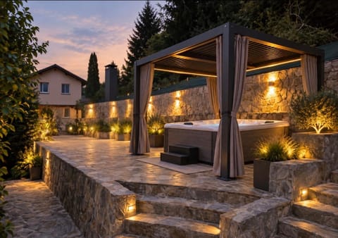 Patio, Hot Tub, Spa and wellness centre/facilities
