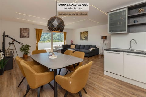 TV and multimedia, Kitchen or kitchenette, Living room, Seating area, Dining area, fireplace, minibar