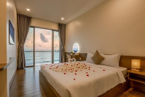 View (from property/room), Photo of the whole room, Decorative detail, Sea view