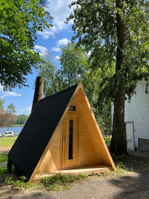 Triangeli -glampingmökki Campground/ 
RV Resort in Finland