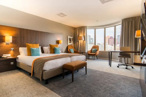 Bed, Photo of the whole room, Seating area