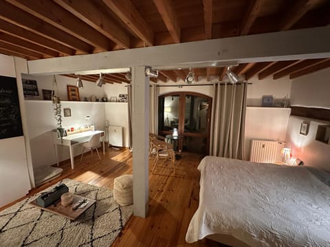 Bed, Photo of the whole room, Bedroom