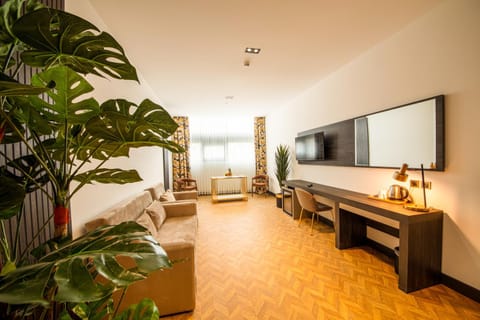 Communal lounge/ TV room, Living room, Seating area