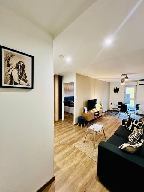 TV and multimedia, Living room, Decorative detail