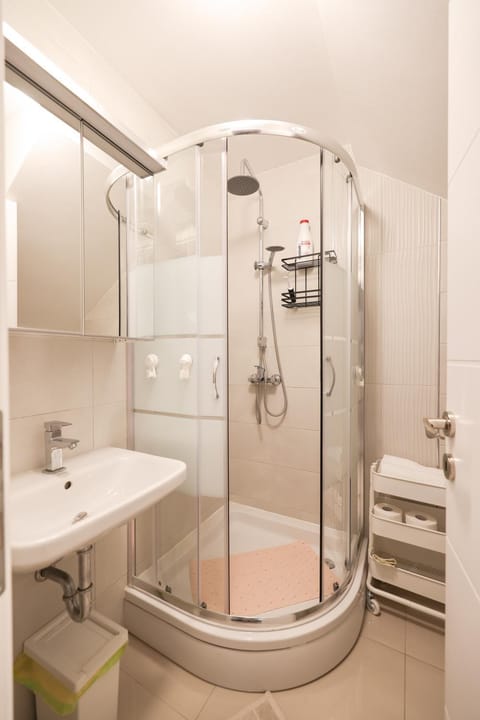 Shower, Toilet, Bath