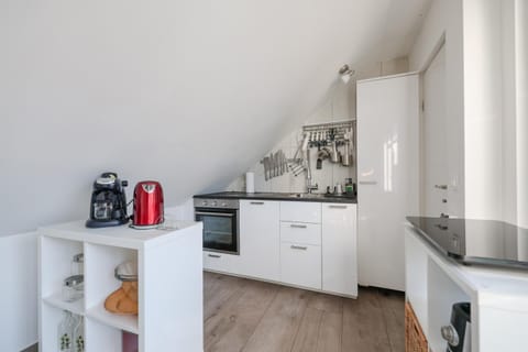 dishwasher, pet friendly, toaster