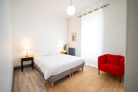 Bed, Living room, Photo of the whole room, Bedroom