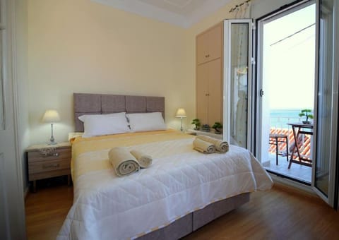 Plataneli House House in İzmir Province