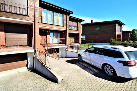 Property building, Neighbourhood, Parking