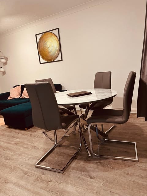 Seating area, Dining area