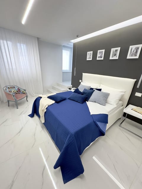 Bed, Photo of the whole room, Bedroom, air conditioner