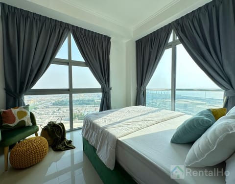 Luxury Stop w/ BoHo Design & Sea View in Marina Apartment in Dubai