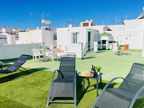 Balcony/Terrace, sunbed