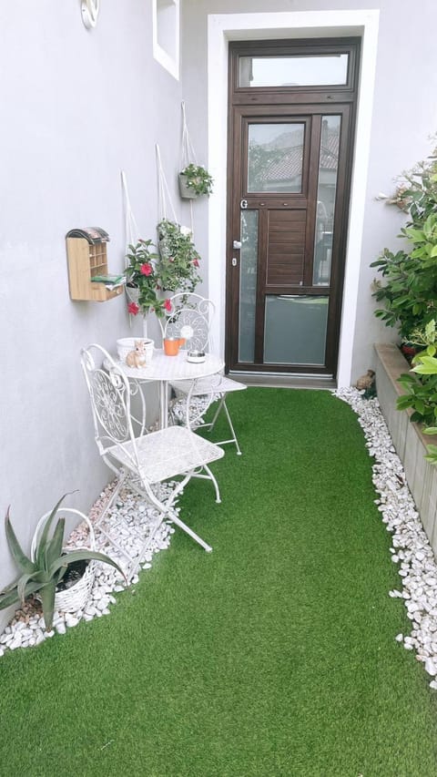 Property building, Patio, Day, Garden, Garden, Garden view, Garden view