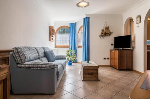 Villa Lory 6 Apartment in Canazei