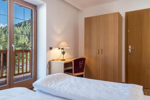 Villa Lory 3 Apartment in Canazei