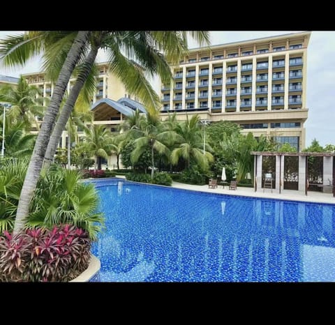 Property building, Garden view, Pool view, Swimming pool, sunbed