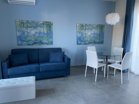 Living room, Seating area, Dining area, air conditioner