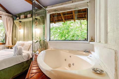 Hot Tub, Bath
