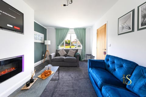 TV and multimedia, Living room, Seating area