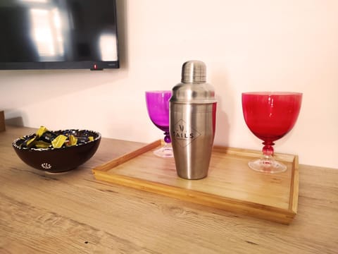 Decorative detail, Drinks, Alcoholic drinks, kitchen