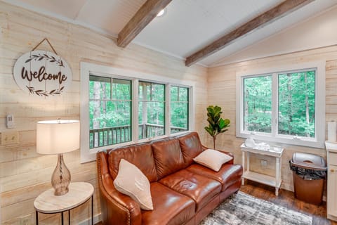 Cozy Tennessee Retreat with Patio and Charcoal Grill! House in Tennessee