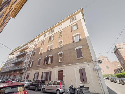 Property building, Day, Neighbourhood