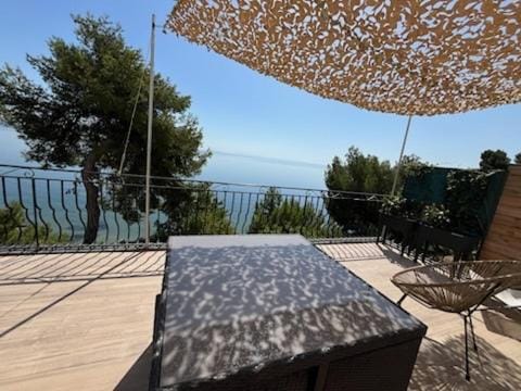 Appartement T4 terrasse et vue Apartment in Provence-Alpes-Côte d'Azur