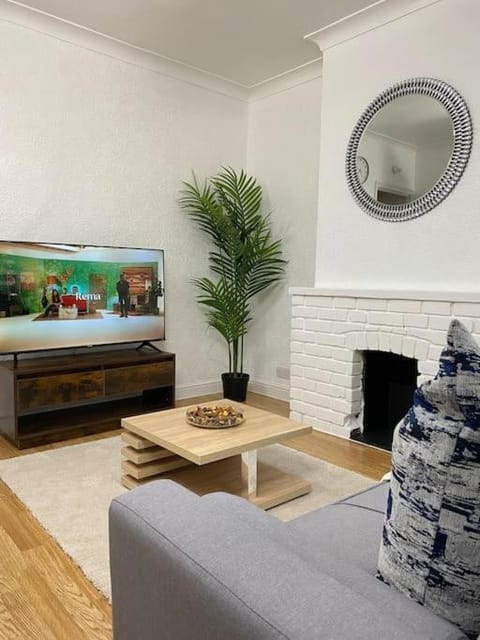 Communal lounge/ TV room, Seating area, flat iron