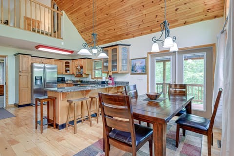 Marble Mountainside Escape with Wraparound Deck House in Tennessee