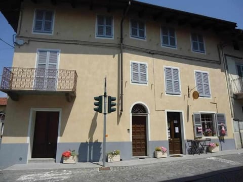 Property building, Neighbourhood, Street view
