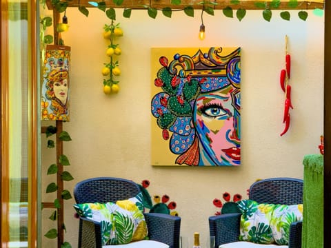 Decorative detail, Seating area