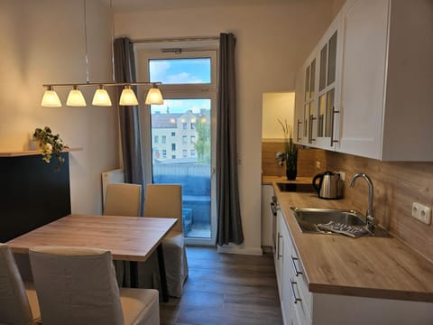 Kitchen or kitchenette, Dining area, stove