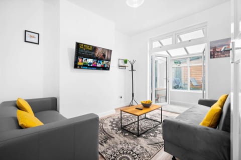 Home in Birmingham Cosy Stays House in Solihull