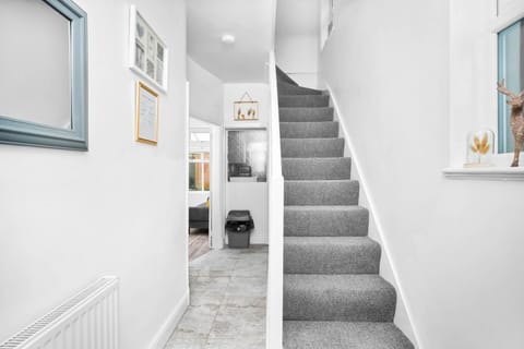 Home in Birmingham Cosy Stays House in Solihull