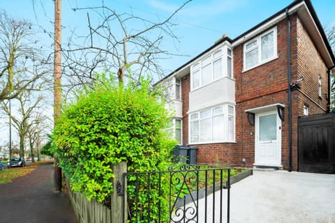 Home in Birmingham Cosy Stays House in Solihull