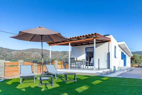 Property building, Natural landscape, Garden, Balcony/Terrace, Inner courtyard view, sunbed