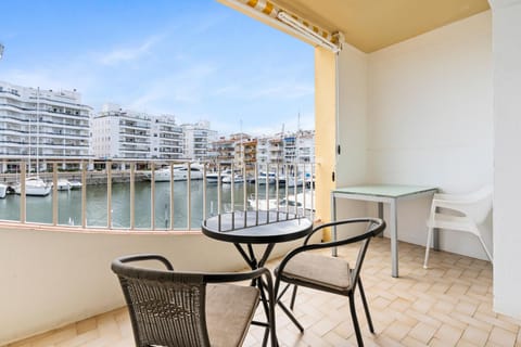 Day, View (from property/room), Balcony/Terrace, River view