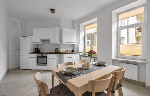 Kitchen or kitchenette, Dining area, pet friendly, stove