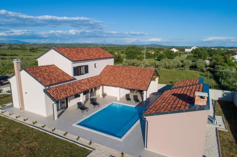 Property building, Bird's eye view, Garden view, Garden view, Pool view