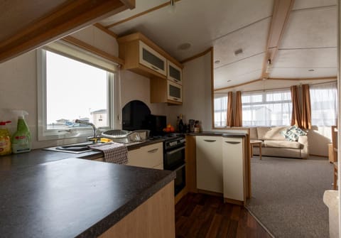 Carnaby Coastal Stay, West Sands House in Selsey
