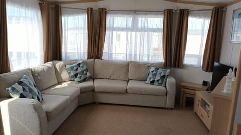 Carnaby Coastal Stay, West Sands House in Selsey