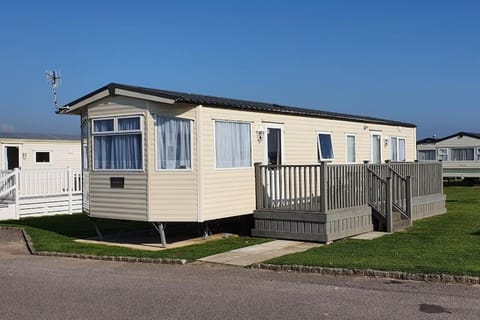 Carnaby Coastal Stay, West Sands House in Selsey