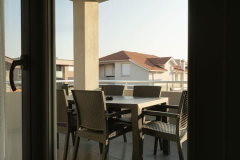 Balcony/Terrace, Balcony/Terrace, Seating area, Mountain view